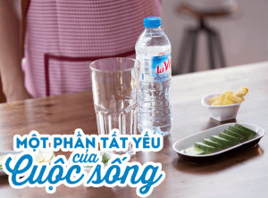 nước uống khoáng lavie giúp xua tan mụn cám